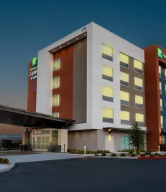 Holiday Inn Express & Suites Las Vegas - E Tropicana, an IHG Hotel