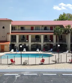 Tricove Inn & Suites