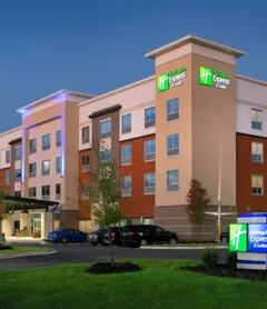 Holiday Inn Express And Suites Fayetteville South, an IHG Hotel