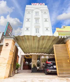 Luxury Vườn Lài Hotel