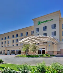 Holiday Inn & Suites Bakersfield