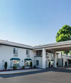 Quality Inn & Suites Des Moines - Merle Hay Road