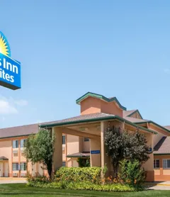 Days Inn & Suites by Wyndham Wichita