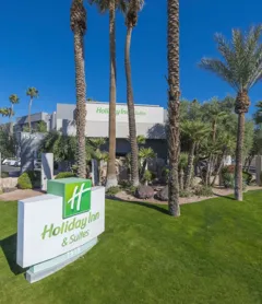 Holiday Inn & Suites Phoenix Airport North, an IHG Hotel