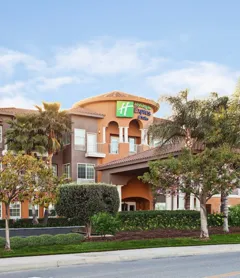 Holiday Inn Express & Suites Corona