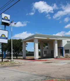 Days Inn by Wyndham Waco University Area