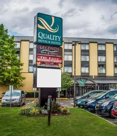 Quality Hotel & Suites At The Falls