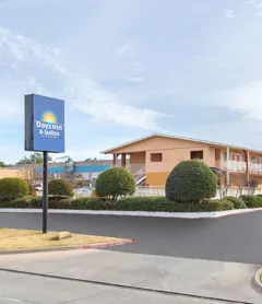 Days Inn & Suites By Wyndham Arlington Near Six Fl