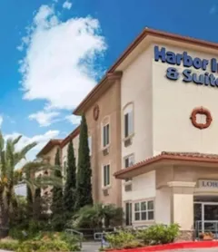 Harbor Inn & Suites