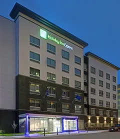 Holiday Inn Express Milwaukee Downtown, an IHG Hotel