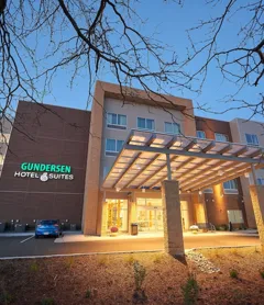 Gundersen Hotel & Suites