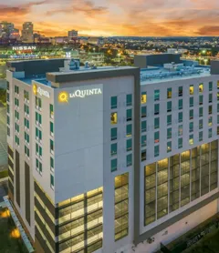 La Quinta Inn & Suites by Wyndham Nashville Downtown / Stadium