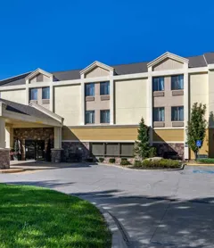 Comfort Inn & Suites Kansas City - Northeast