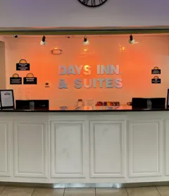 Days Inn & Suites by Wyndham Lakeland