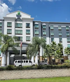 Holiday Inn Express & Suites, International Drive, an IHG Hotel