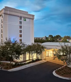 Holiday Inn Express & Suites Charleston Dwtn - Westedge, an IHG Hotel