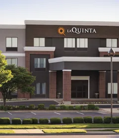 La Quinta Inn & Suites by Wyndham Springfield Airport Plaza