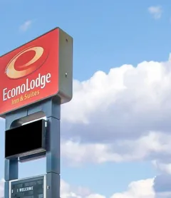 Econo Lodge Inn & Suites