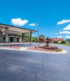 Econo Lodge Inn & Suites University