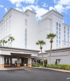 Holiday Inn & Suites Across From Universal Orlando by IHG